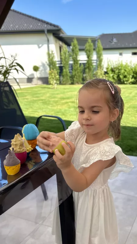 Stücli, Csuri, Kófic és Tápli: kis kapaszkodók a nagyvilágban